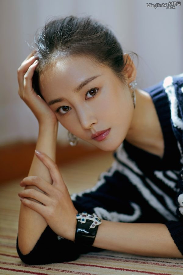 绝色气质女星李纯的美腿皮靴(7/7)