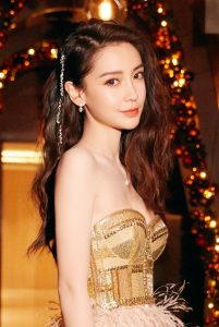 B罩杯的Angelababy不论大小也要露一露(11/50)