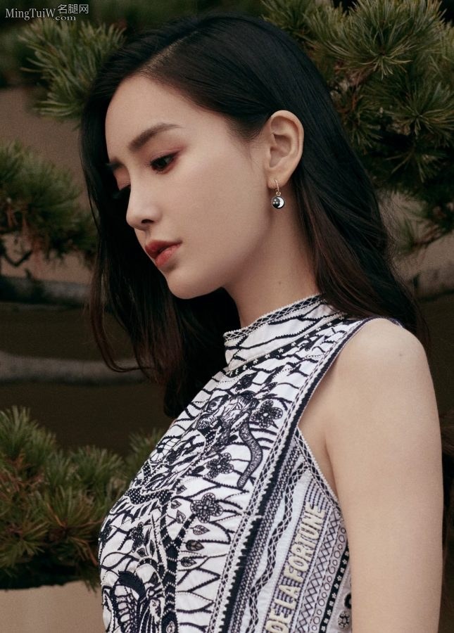安吉拉大宝贝长直的玉腿简直美翻了(16/20)