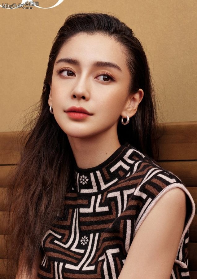 《精品购物指南》Angelababy优雅艳美秀大腿(4/6)
