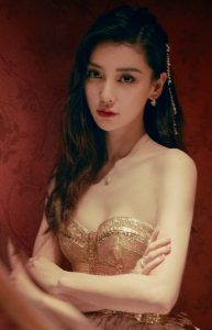 B罩杯的Angelababy不论大小也要露一露(8/50)