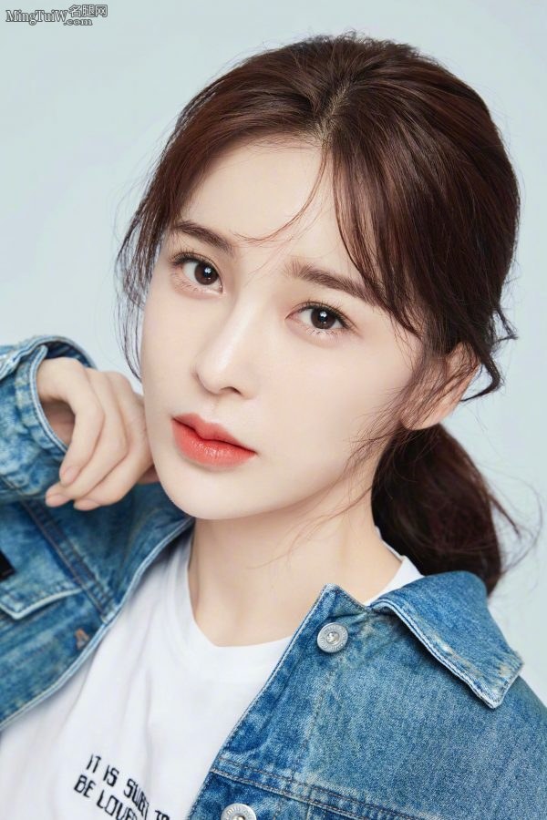 90年美女赵樱子白皙的纤细玉腿(3/4)
