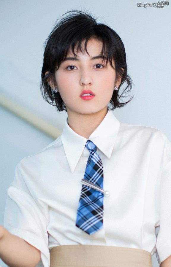 清新自然的小美女张子枫玉足踩凉高跟(3/5)