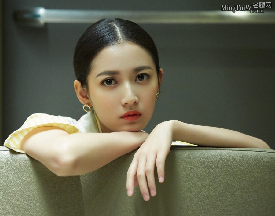 陈钰琪身穿连衣短裤秀美腿 身材曼妙撩人(6/6)
