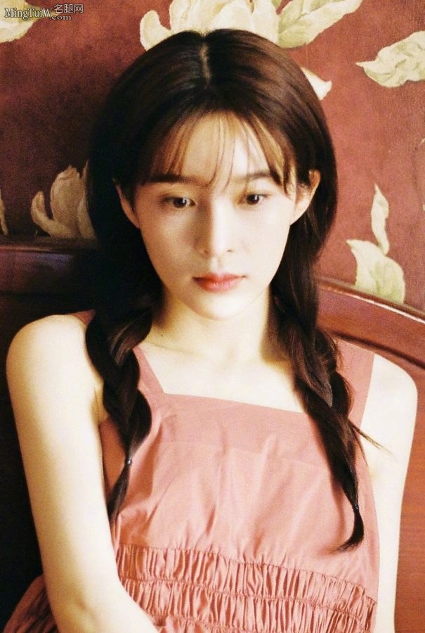 小仙女赵樱子床照露脚(3/7)