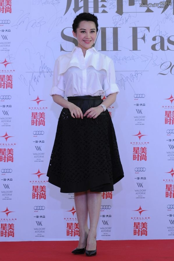 优雅端庄的女星许晴红毯上的美高跟(1/3)