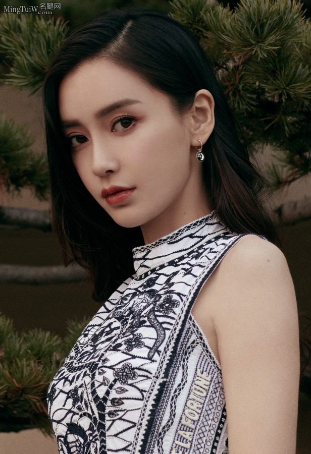 安吉拉大宝贝长直的玉腿简直美翻了(17/20)