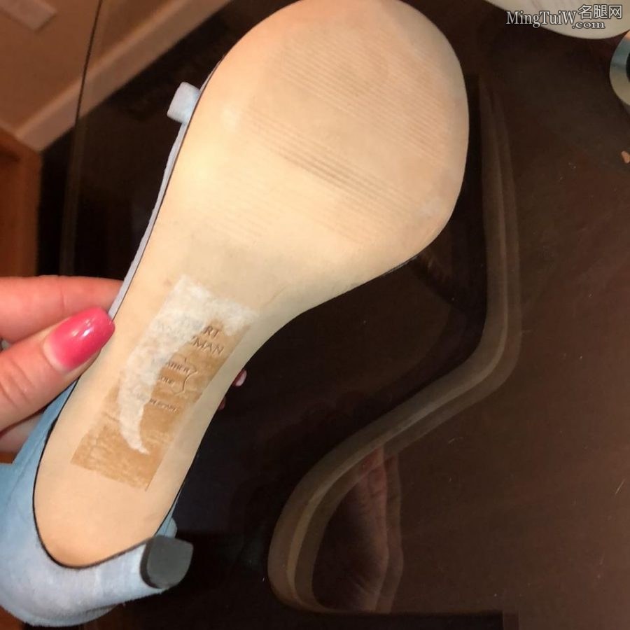 李纯玉足踩Stuart Weitzman蓝色高跟鞋(12/13)