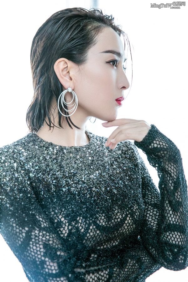 女星马苏一袭紧身长裙显露迷人风韵曲线太美(4/10)