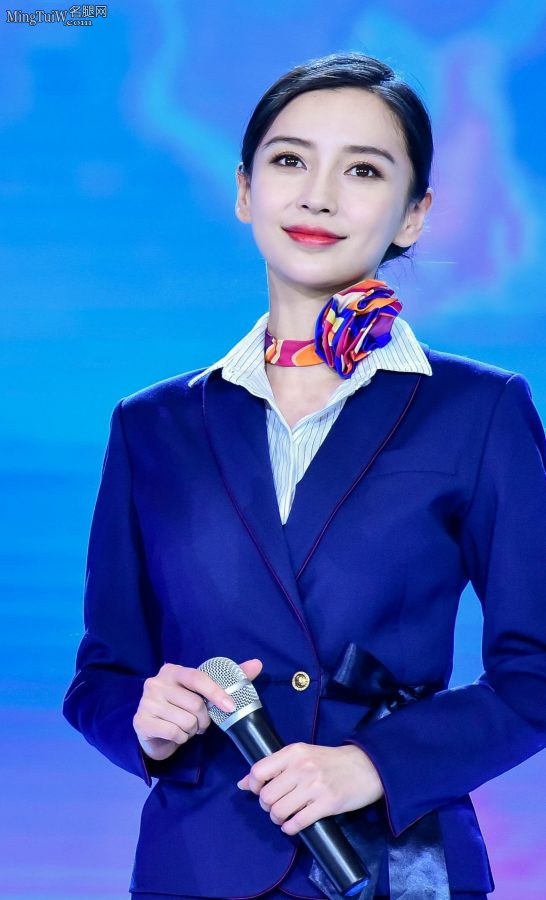 Angelababy空姐制服装 喜欢她拿话筒的握姿(2/7)