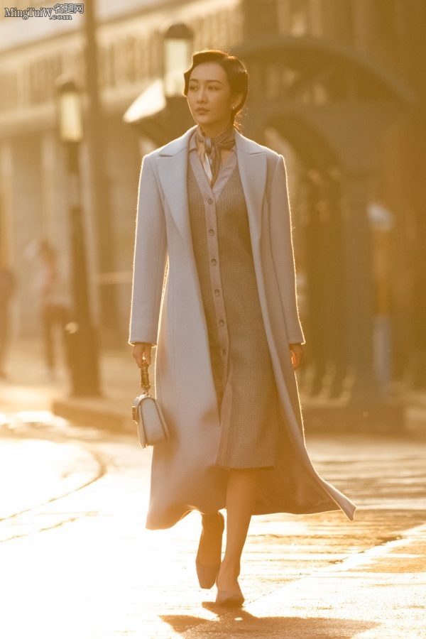 A collection of stills of Wang Ou in cheongsam and pantyhose from "The Spy: The Insect(14/18)