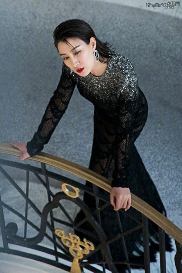 女星马苏一袭紧身长裙显露迷人风韵曲线太美(7/10)