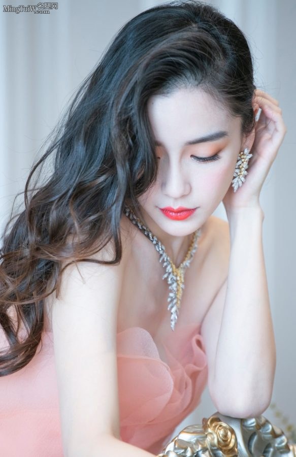 粉红女郎Angelababy美艳的脸蛋(3/8)