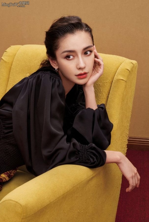 《精品购物指南》Angelababy优雅艳美秀大腿(6/6)