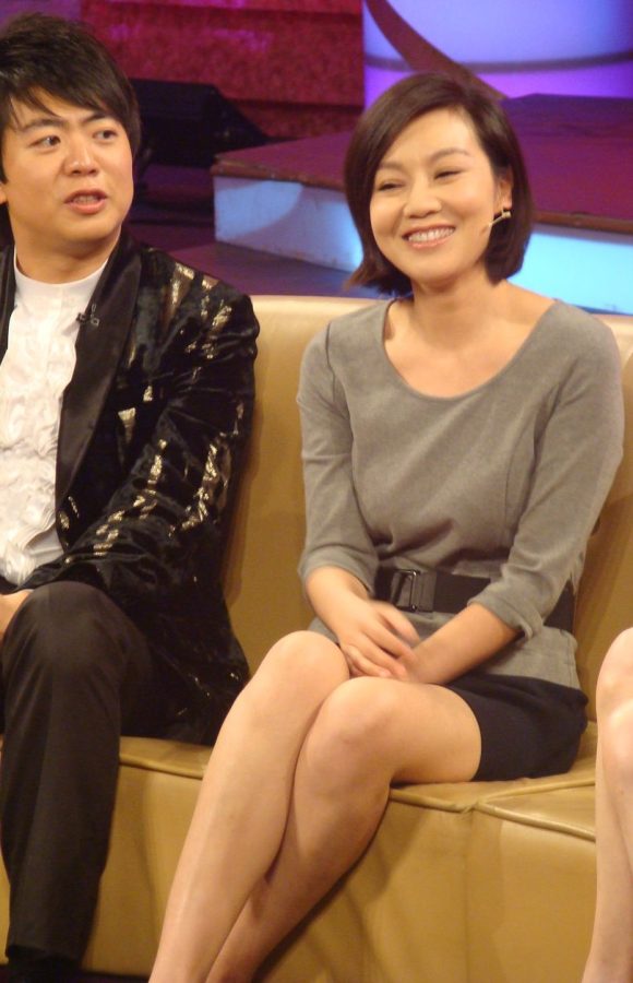 Yan Ni wears red stilettos and has an appointment with Luyu(12/22)