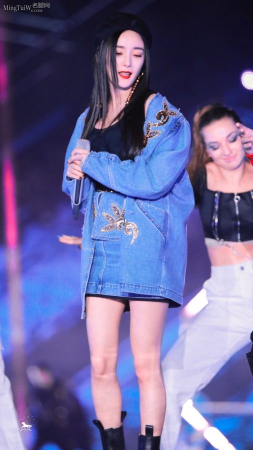 杨幂的女神Style 小皮靴贝雷帽一扭一扭真像样(36/36)