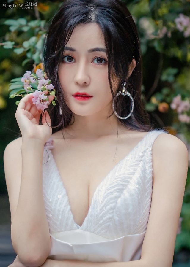 妖艳的美女汤晶媚好胸好凶（第1张/共6张）