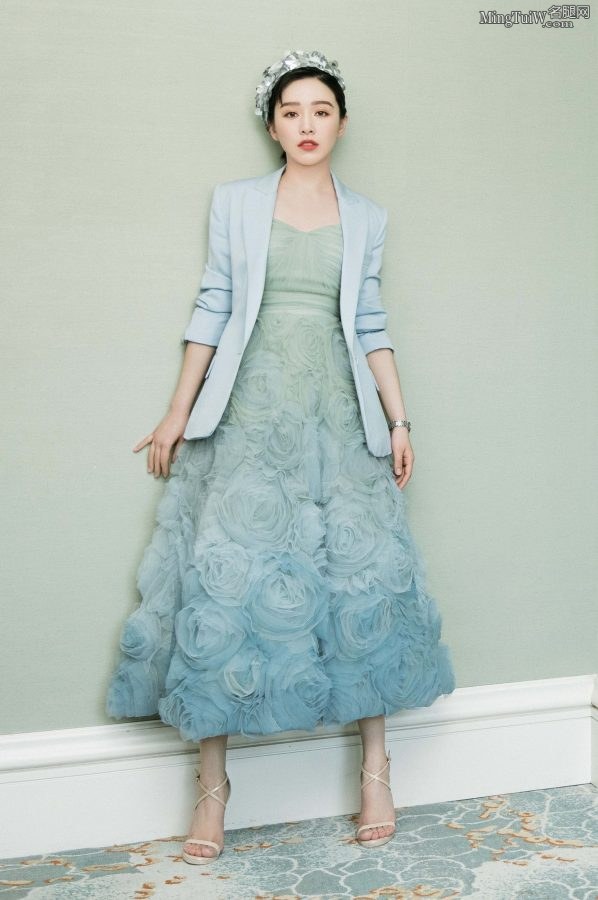 Actress Kan Qingzi wears Jimmy Choo high heels to endorse the watch(5/6)