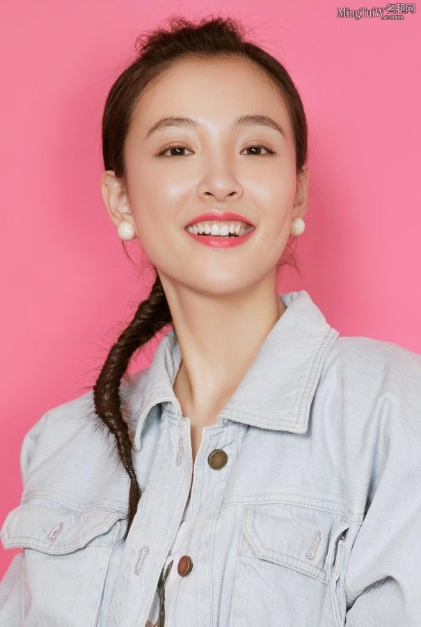 92年的湖北小姐姐吴倩踩尖头高跟展示修长美腿(4/10)