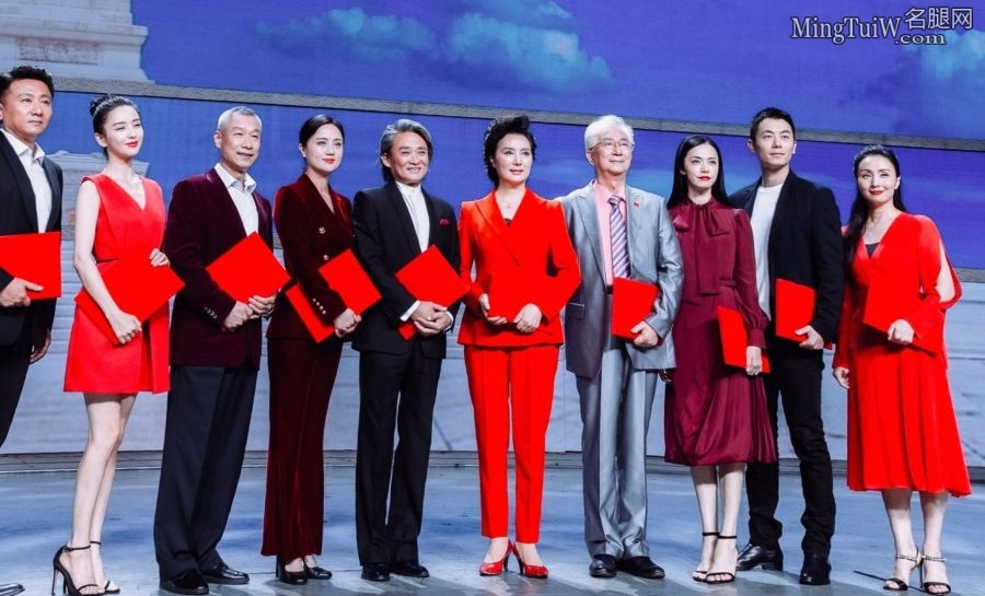 姚晨、佟丽娅、陶虹三女同框年纪越小裙子越短(2/11)