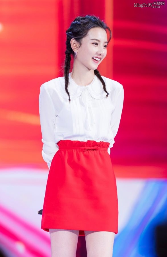 宋祖儿和娜娜同穿红裙小白鞋拼可爱(6/9)