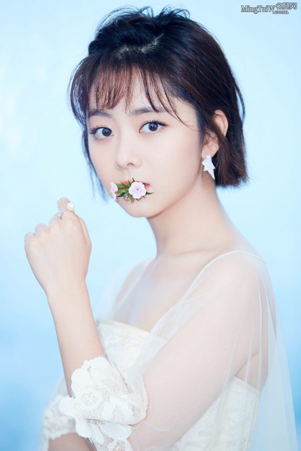 Youthful and sweet Tan Songyun endorses cosmetics and wears gauze to reveal fragrant shoulders(6/6)