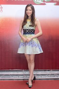 美女白歆惠活动现场秀美腿无修图