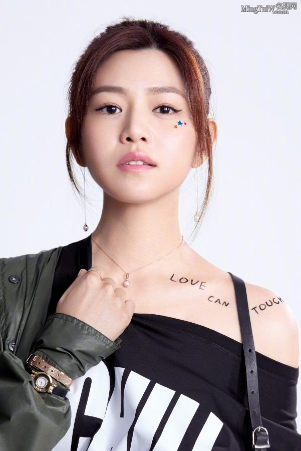 陈妍希时尚写真 细高跟衬托性感腿部曲线(3/3)