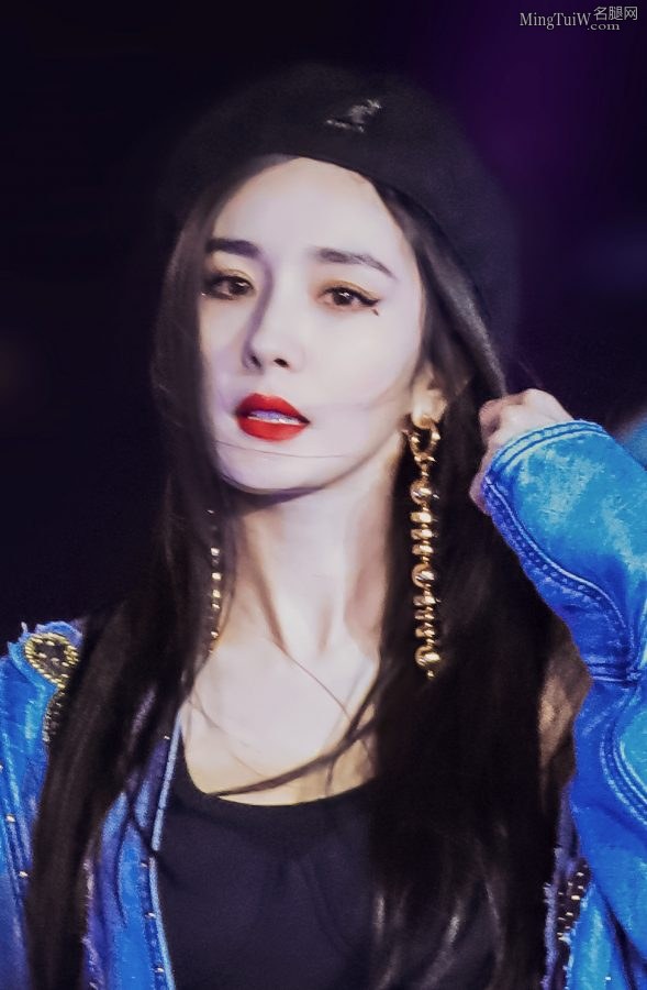Yang Mi's goddess style, small leather boots and berets are really good(24/36)