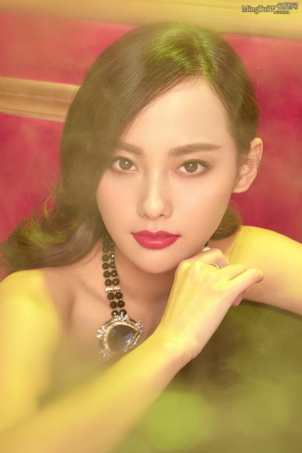 张佳宁黑纱里美腿半透这个女人有点美(8/8)