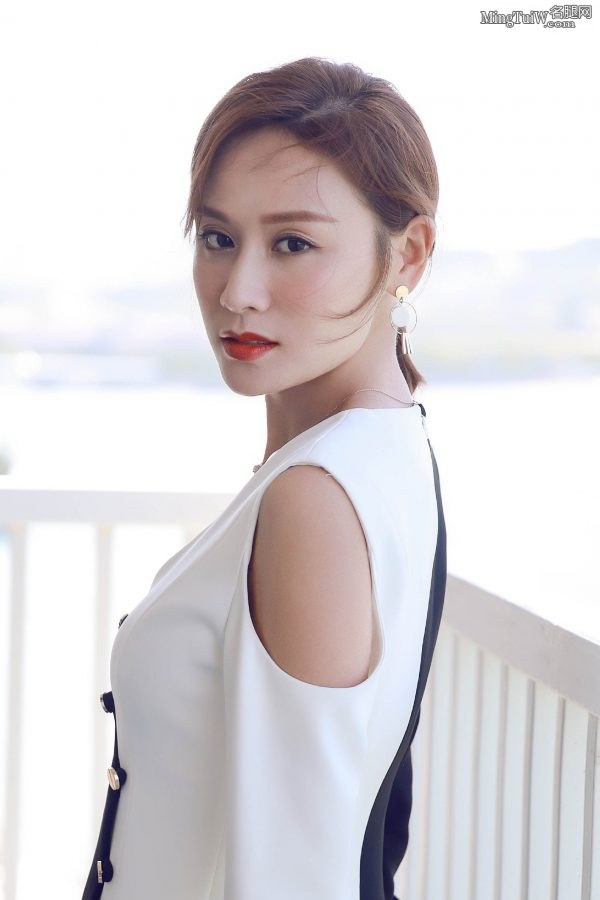 大气的美娇妻叶一茜的精致玉足(6/13)
