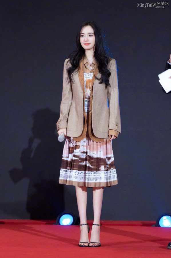 仙女幂芬芳的美足整齐的脚趾 小眼神儿太勾人(2/9)