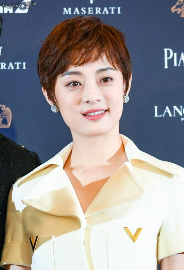 娘娘孙俪脚踩恨天高和老公出席时尚活动(4/4)
