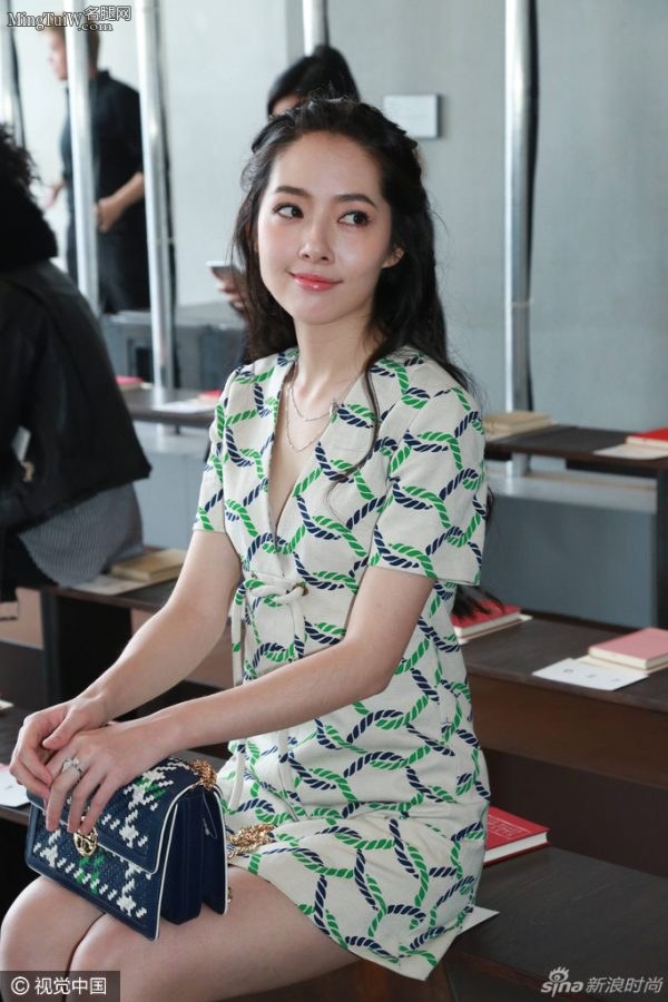 郭碧婷参加时尚活动展露圆润大腿(6/7)
