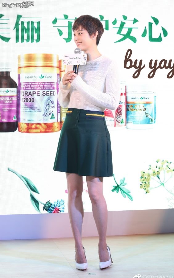 孙俪商业代言又穿了她最爱的乳白色恨天高(1/8)