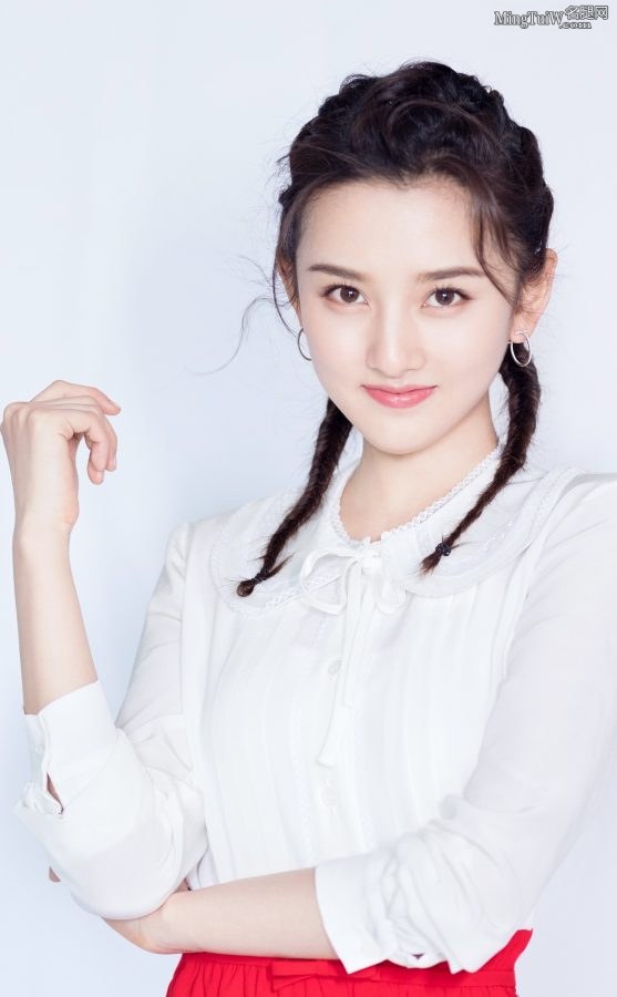 宋祖儿和娜娜同穿红裙小白鞋拼可爱(3/9)