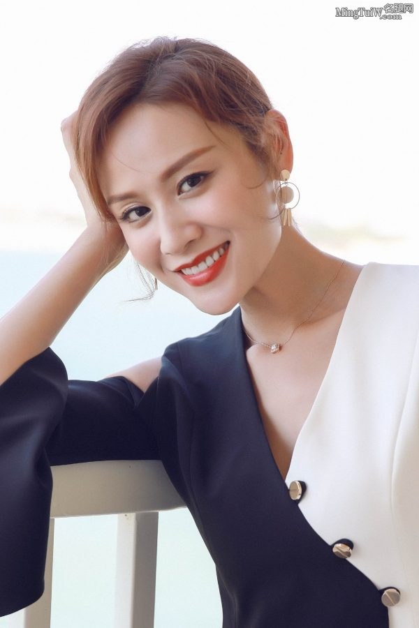 大气的美娇妻叶一茜的精致玉足(7/13)