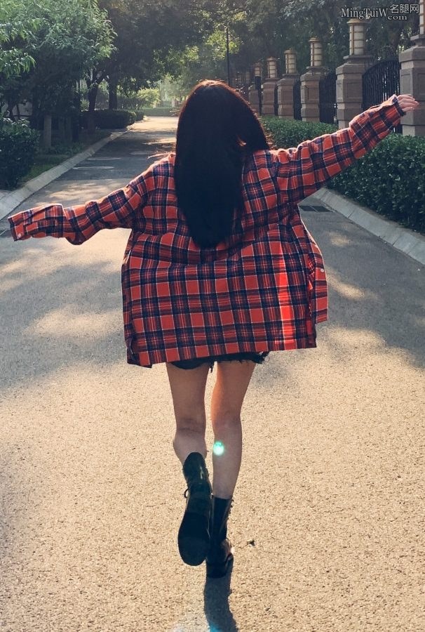 李小璐细腿短靴非常有少女感(4/4)