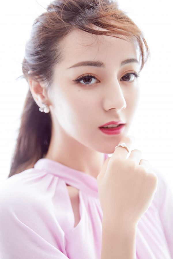 迪丽热巴一袭粉紫色长裙气质乖巧懂事(7/12)
