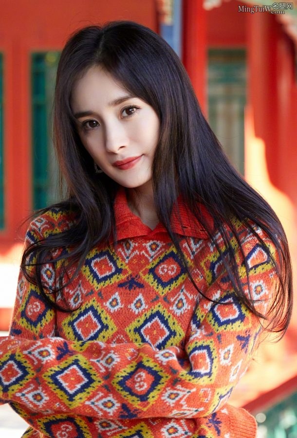 拥有着神仙美腿的杨幂穿小白鞋在故宫拍照(3/9)