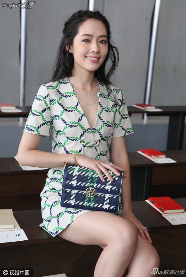 郭碧婷参加时尚活动展露圆润大腿(3/7)