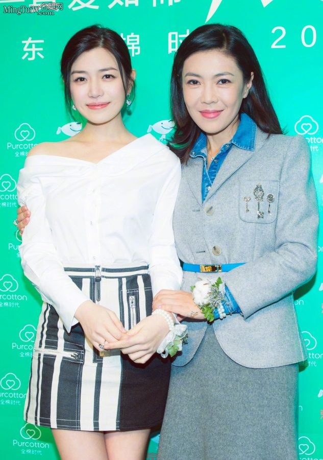 陈妍希叠腿坐姿 腿上覆盖物差评(3/3)