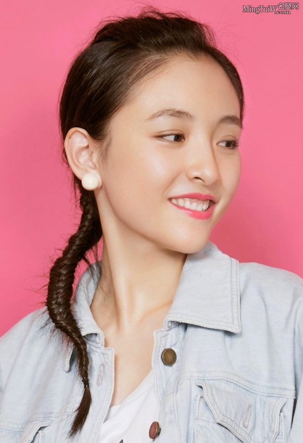 92年的湖北小姐姐吴倩踩尖头高跟展示修长美腿(5/10)