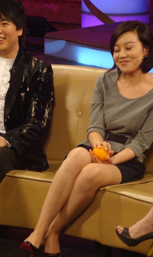 Yan Ni wears red stilettos and has an appointment with Luyu(10/22)