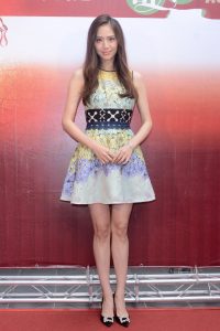 美女白歆惠活动现场秀美腿无修图