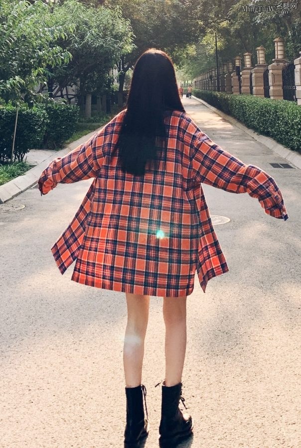 李小璐细腿短靴非常有少女感(3/4)
