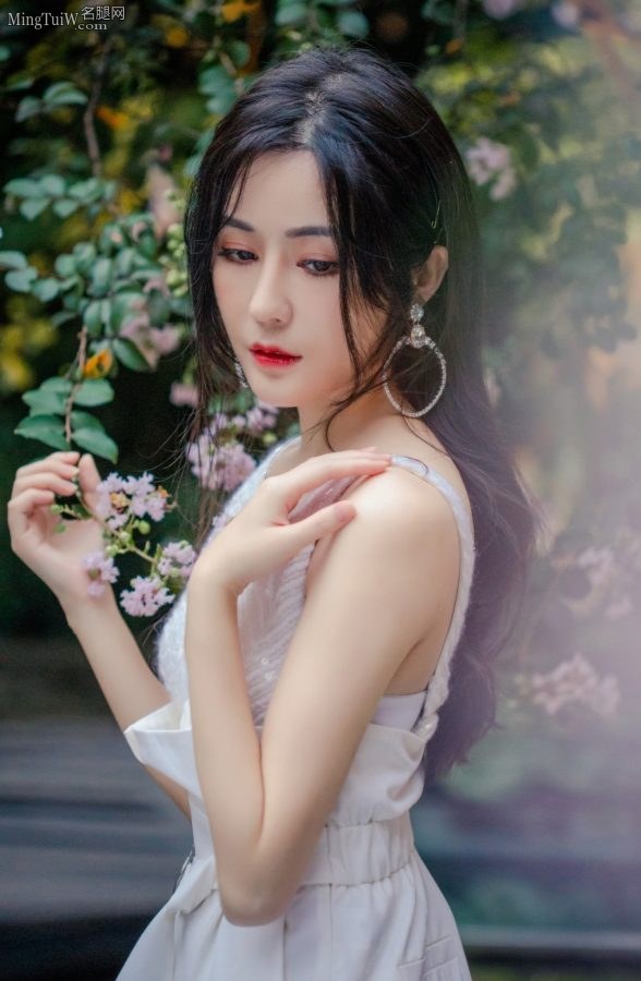 妖艳的美女汤晶媚好胸好凶(6/6)