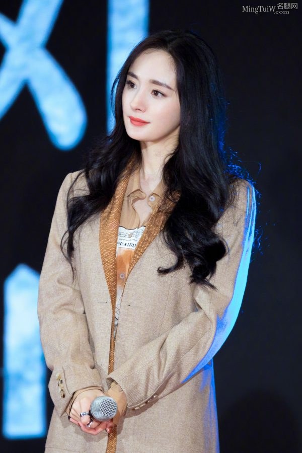 仙女幂芬芳的美足整齐的脚趾 小眼神儿太勾人(3/9)