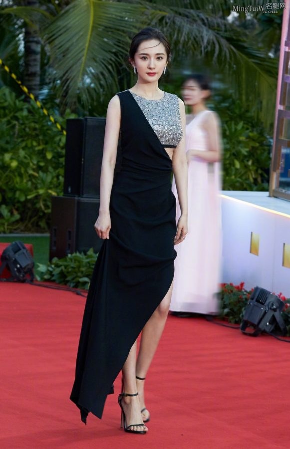 杨幂的小蛮腰大长腿太正点(5/16)