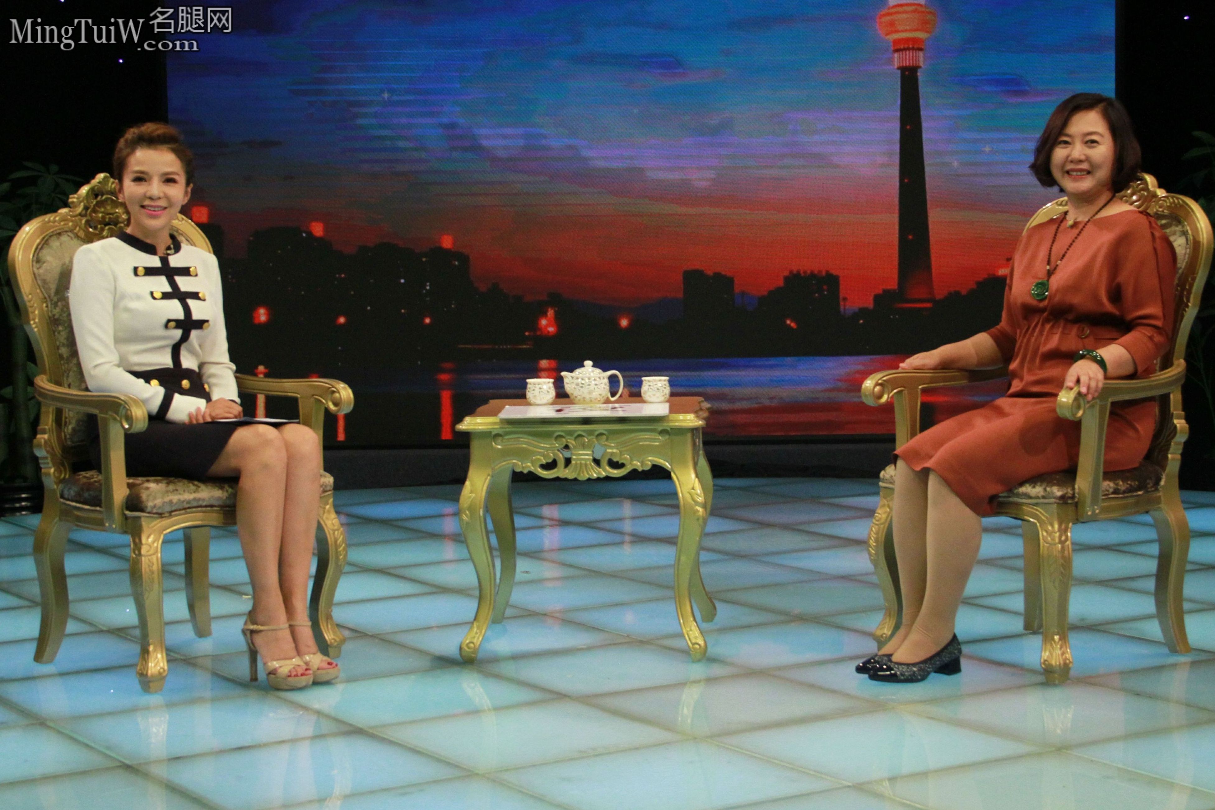 朱迅采访企业家现场秀出她的各种高跟鞋（40/63） - 图片 - 名腿网